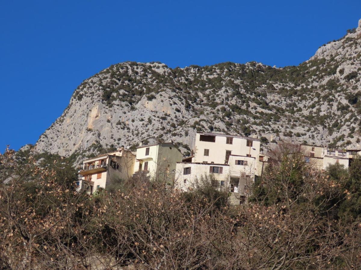 מלון Aiglun  Auberge De Calendal מראה חיצוני תמונה