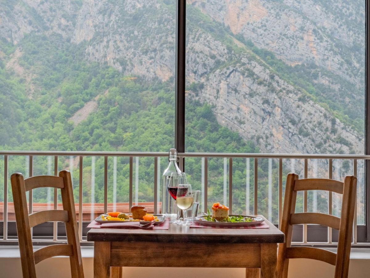 מלון Aiglun  Auberge De Calendal מראה חיצוני תמונה