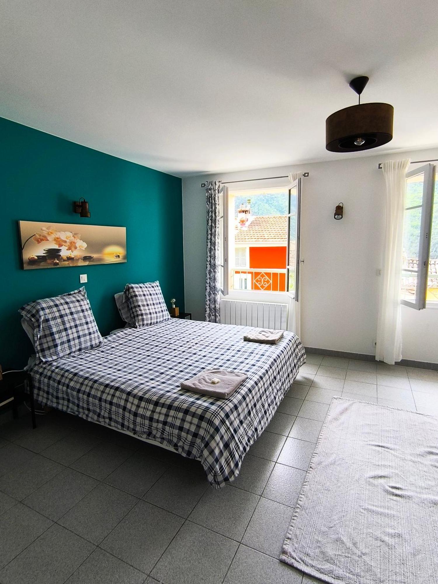 מלון Aiglun  Auberge De Calendal מראה חיצוני תמונה